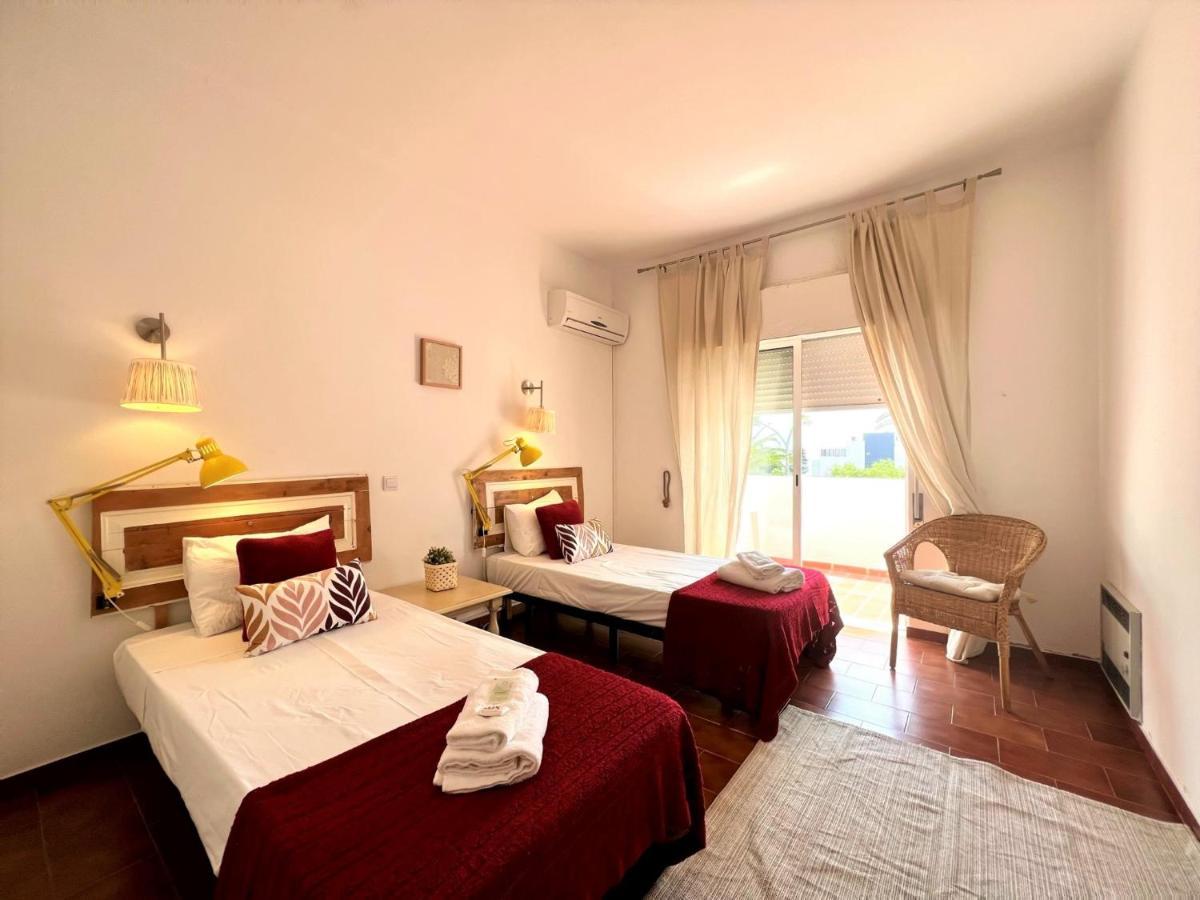 Armacao De Pera Twins 2 With Pool By Homing Appartement Buitenkant foto