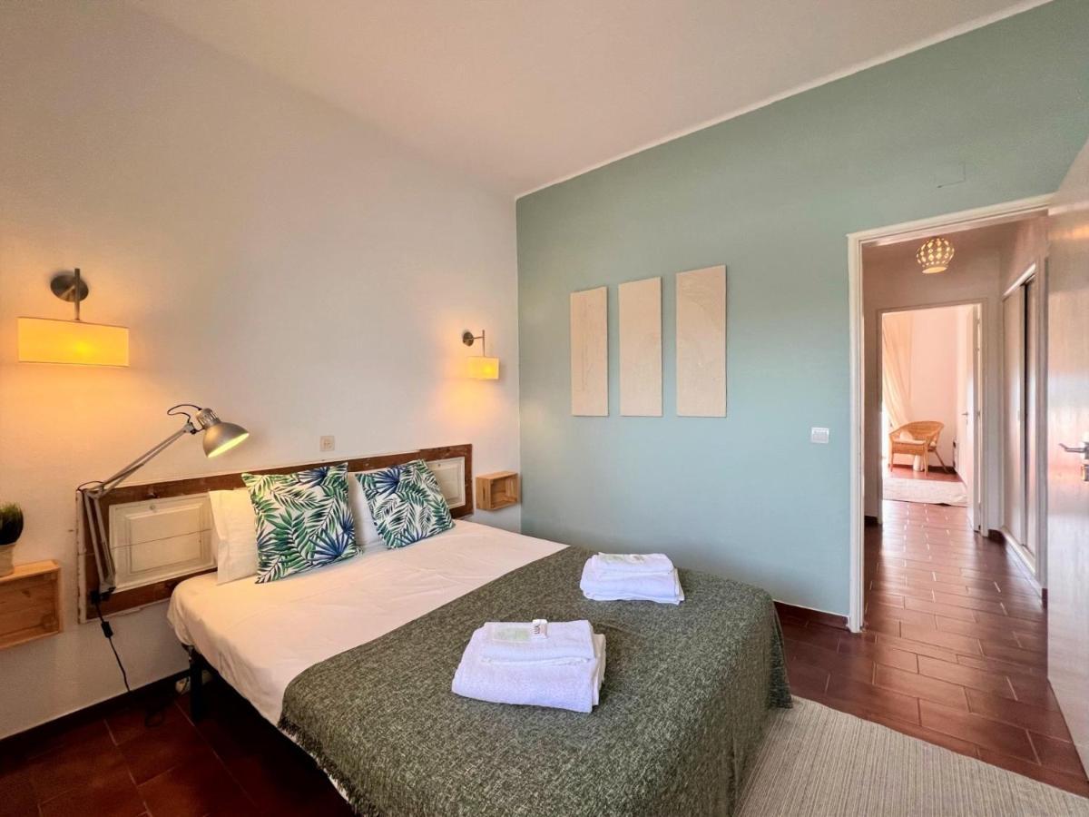 Armacao De Pera Twins 2 With Pool By Homing Appartement Buitenkant foto