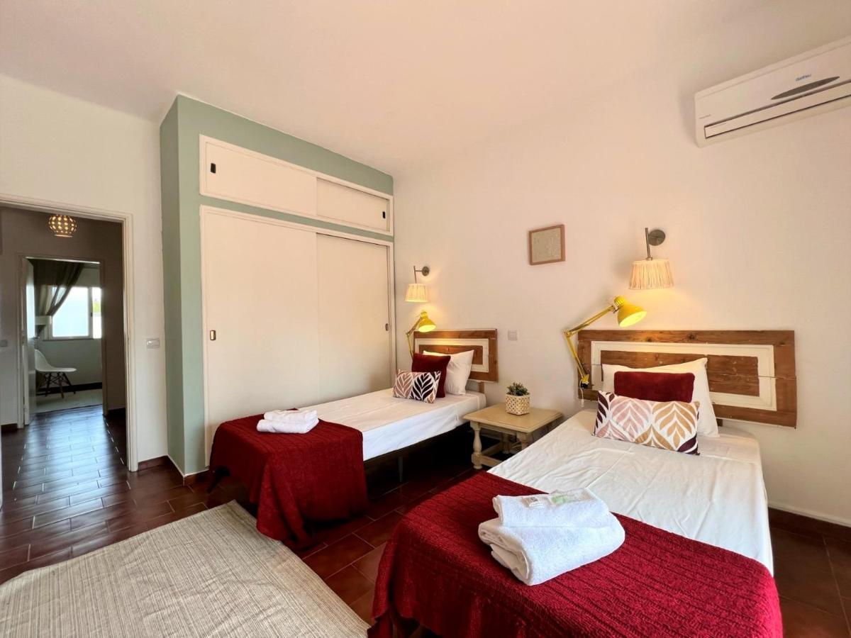 Armacao De Pera Twins 2 With Pool By Homing Appartement Buitenkant foto