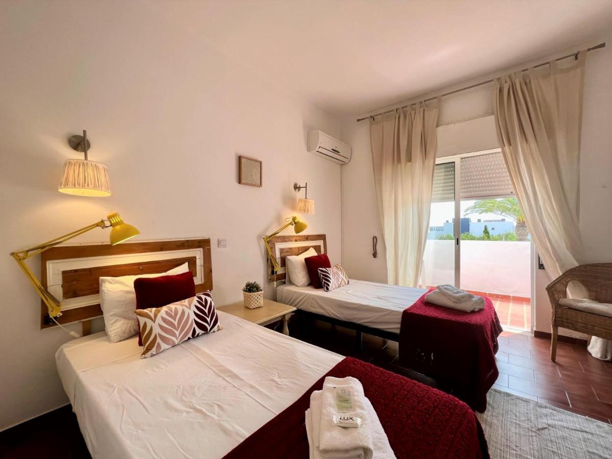 Armacao De Pera Twins 2 With Pool By Homing Appartement Buitenkant foto